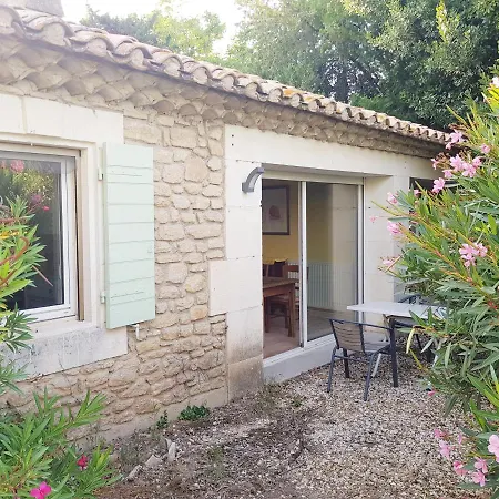 Bed & Breakfast Mas Des Figues - Mas Xviiie - Tres Calme - Certifie Biologique Frbio10- Piscine Roseraie - Cuisine Maison Brunch Paysan Mediterraneen Potager Huile D'Olive Bio - Agritourisme - Alpilles Saint Remy De Provence - Ouvert Du 01E Mai Au 30 Septembre - 4*