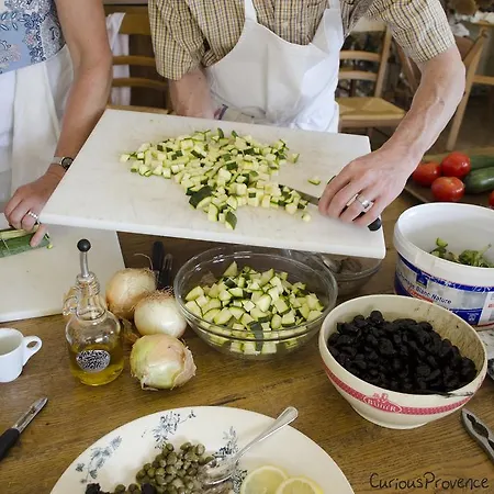 Mas Des Figues - Mas Xviiie - Tres Calme - Certifie Biologique Frbio10- Piscine Roseraie - Cuisine Maison Brunch Paysan Mediterraneen Potager Huile D'Olive Bio - Agritourisme - Alpilles Saint Remy De Provence - Ouvert Du 01E Mai Au 30 Septembre - 4*