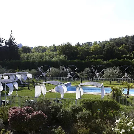Mas Des Figues - Mas Xviiie - Tres Calme - Certifie Biologique Frbio10- Piscine Roseraie - Cuisine Maison Brunch Paysan Mediterraneen Potager Huile D'Olive Bio - Agritourisme - Alpilles Saint Remy De Provence - Ouvert Du 01E Mai Au 30 Septembre - Bed & Breakfast Saint-Rémy-de-Provence
